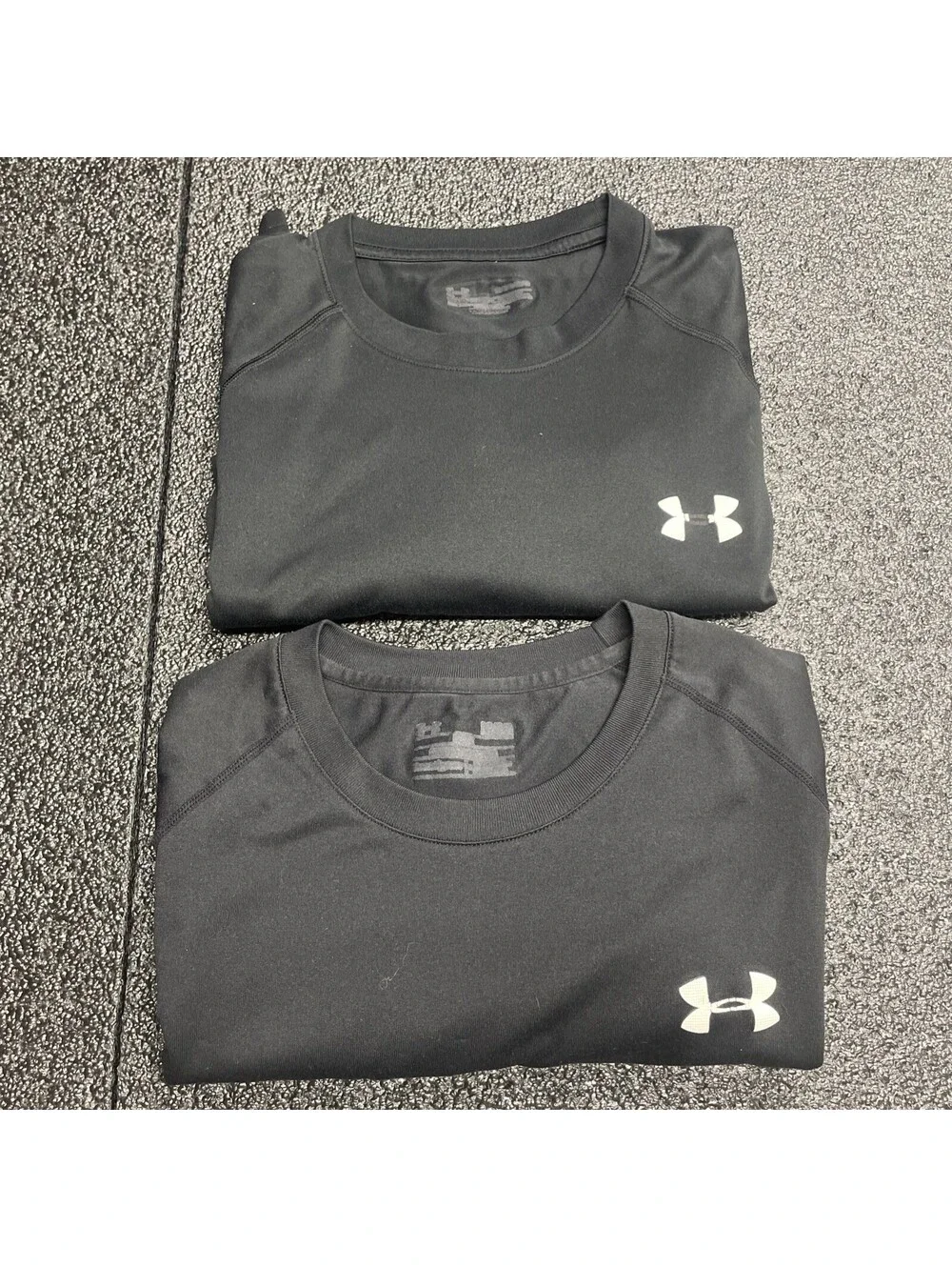 Under Armour Mens Gray Black Heatgear Loose Workout T-Shirt Size Large Lot Of 2